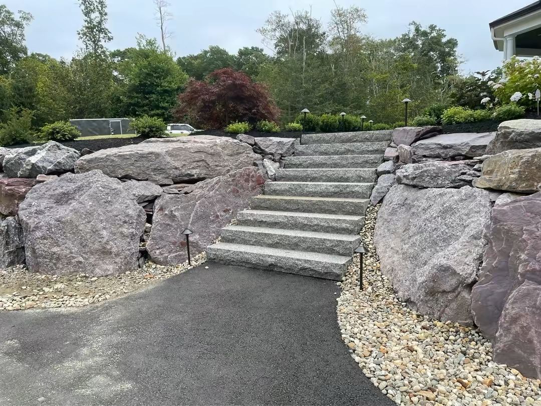 Retaining wall with garden bed